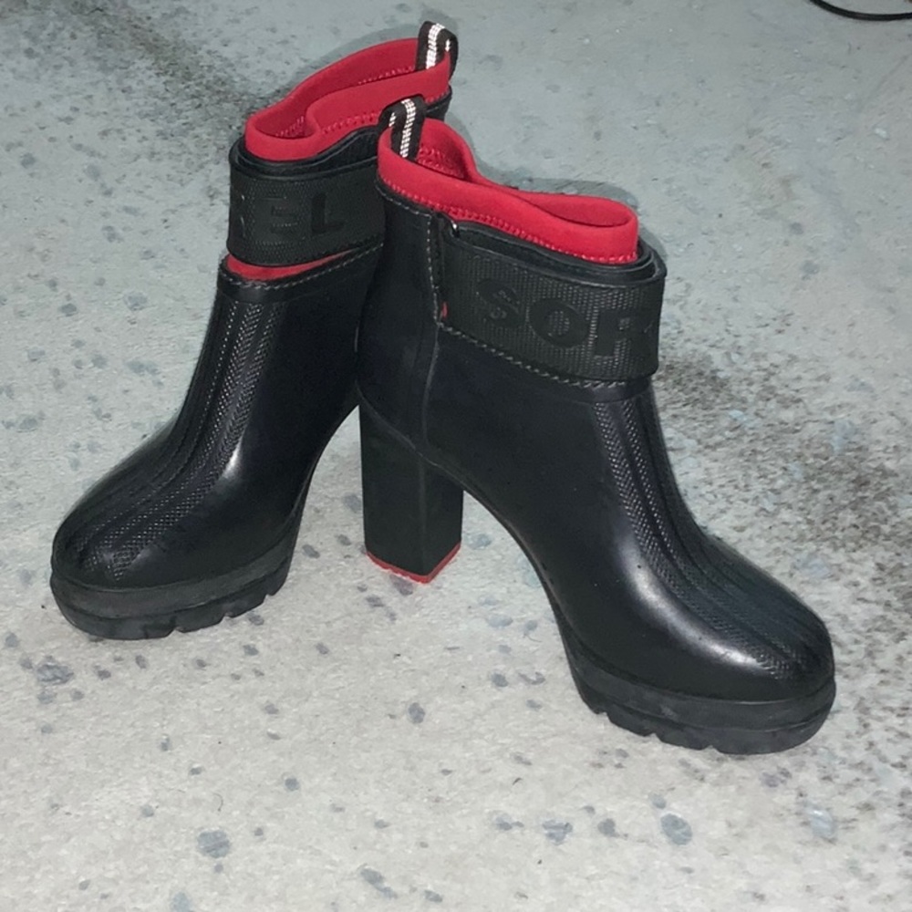 Sorel Heeled Rubber Rain Boots size 9